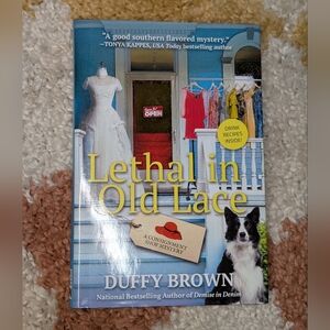 Lethal in Old Lace: A Consignment Shop Mystery